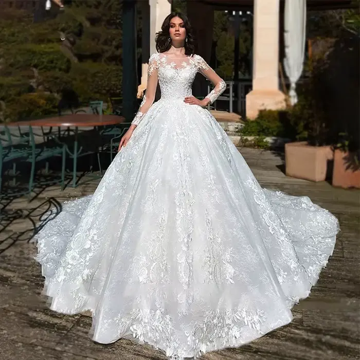 Robe de Mariée Glamour en Dentelle Brodée sur Filet