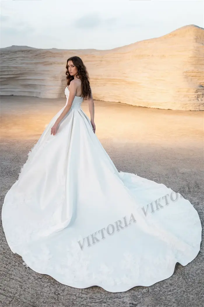 Robe de mariée Viktoria en polyester satiné, sans bretelles, plissée, avec train de cour, élégante pour femmes, occasions spéciales