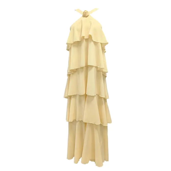 Robe longue jaune élégante à plusieurs niveaux