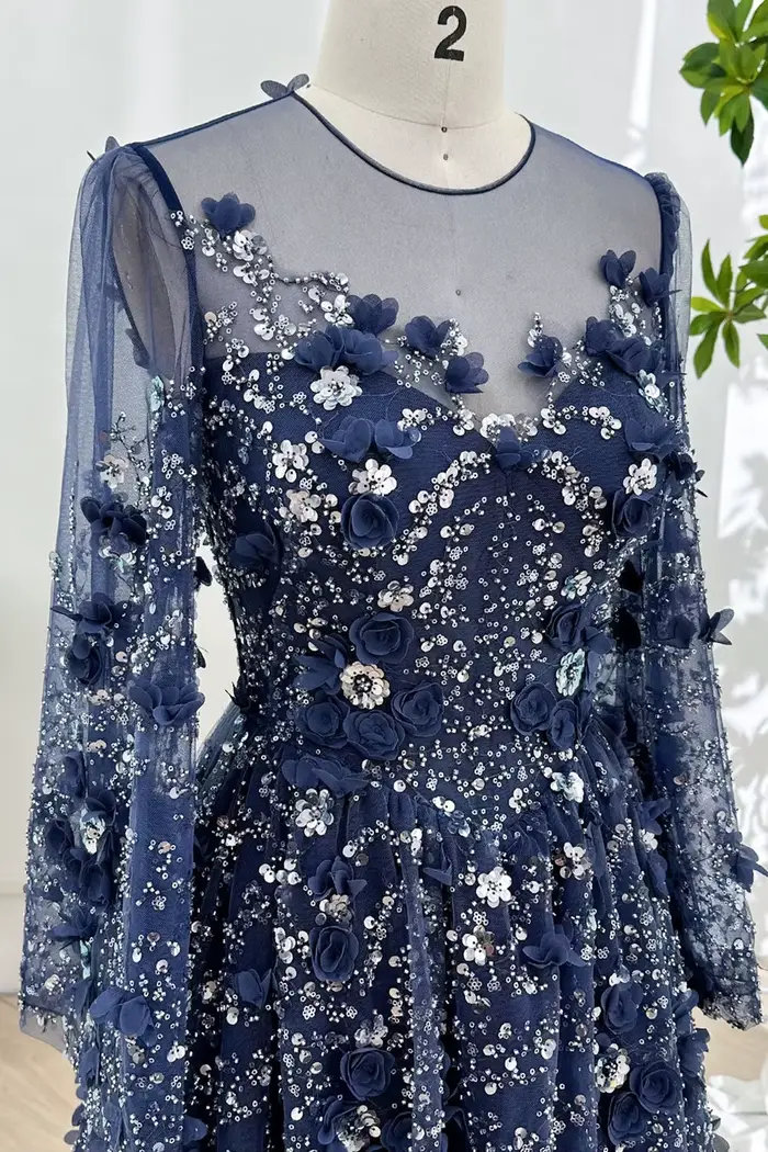 Robe de soirée élégante bleu marine coupe trapèze avec fleurs 3D 2026