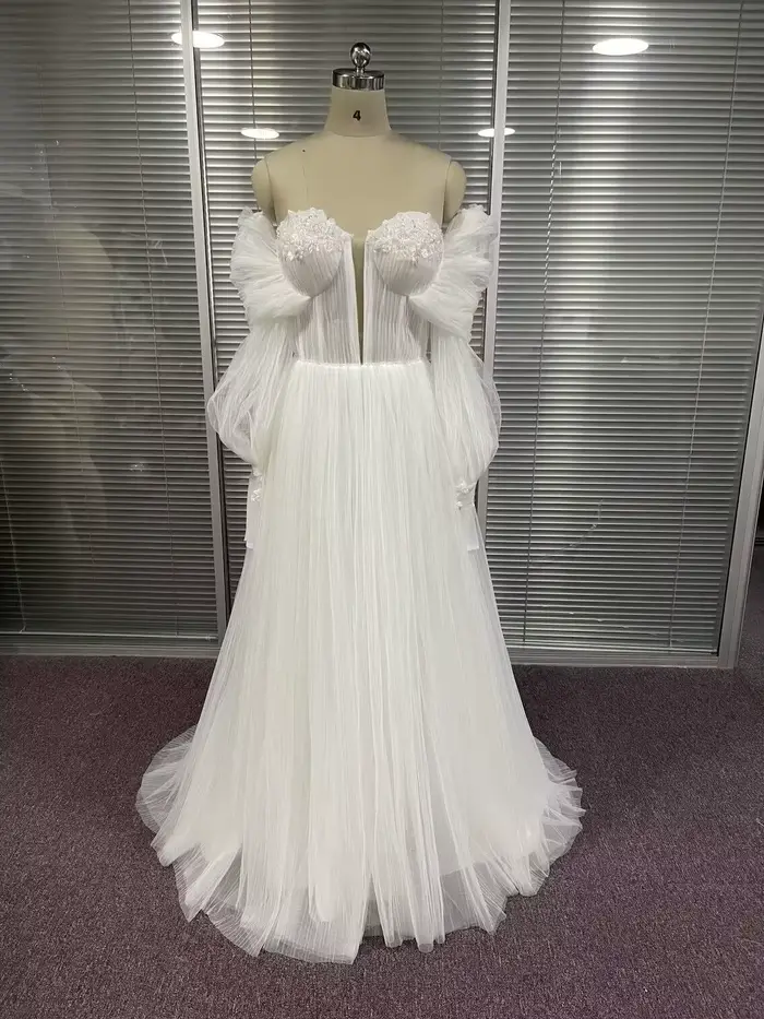 Robes de mariée bohèmes élégantes avec appliques en dentelle et perles