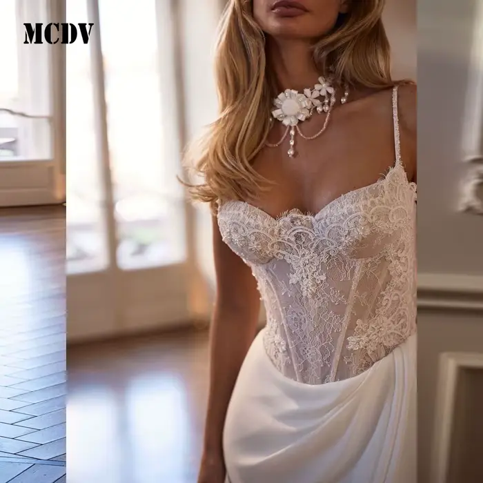Robe de mariée personnalisée MCDV en mousseline avec décolleté Mon Amour, appliques et dentelle pour cérémonies civiles et religieuses
