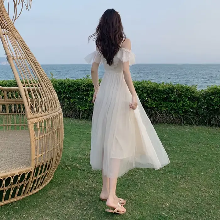Robe d'été élégante en mousseline de soie et dentelle pour femme
