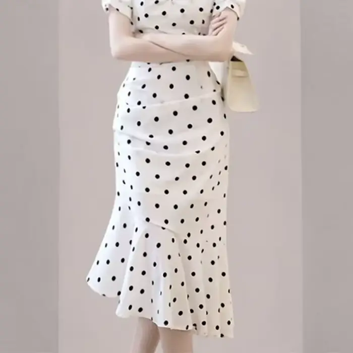 Robe mi-longue noire pour femme