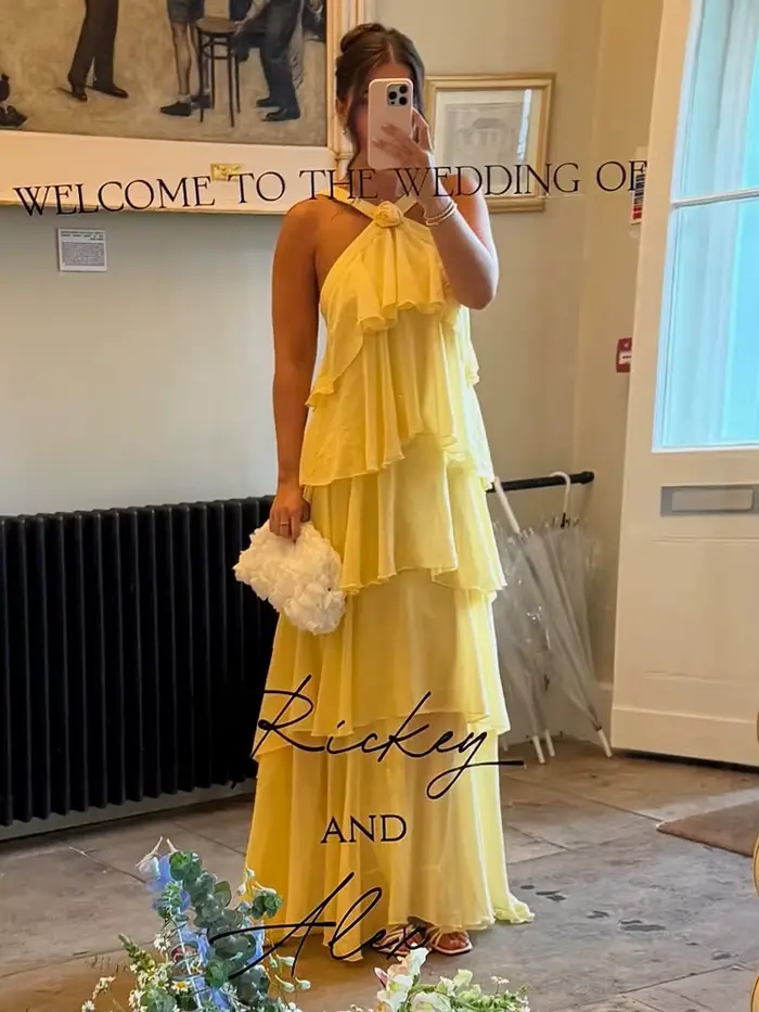 Robe longue jaune élégante à plusieurs niveaux