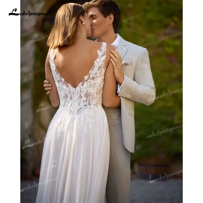 Robe de mariée bohème romantique en dentelle florale appliquée