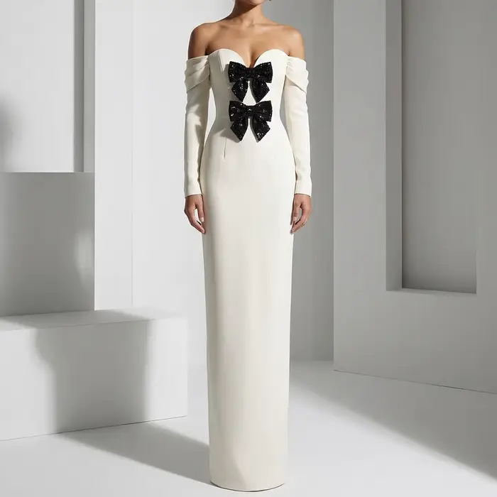 Robe de soirée beige à épaules dénudées avec nœud