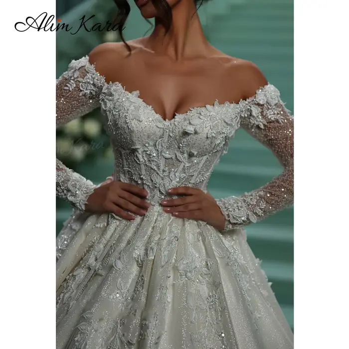 Robe de mariée à épaules dénudées