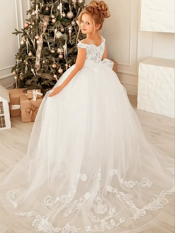 Robe de demoiselle d'honneur blanche en dentelle à épaules dénudées avec traîne pour filles