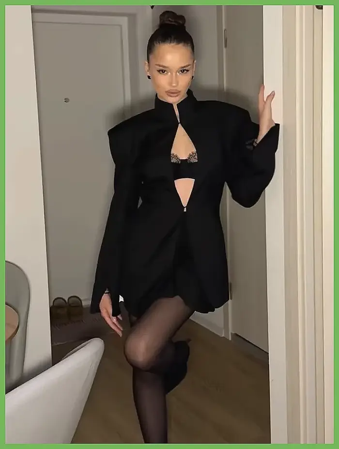 Robe blazer noire à découpes pour femme