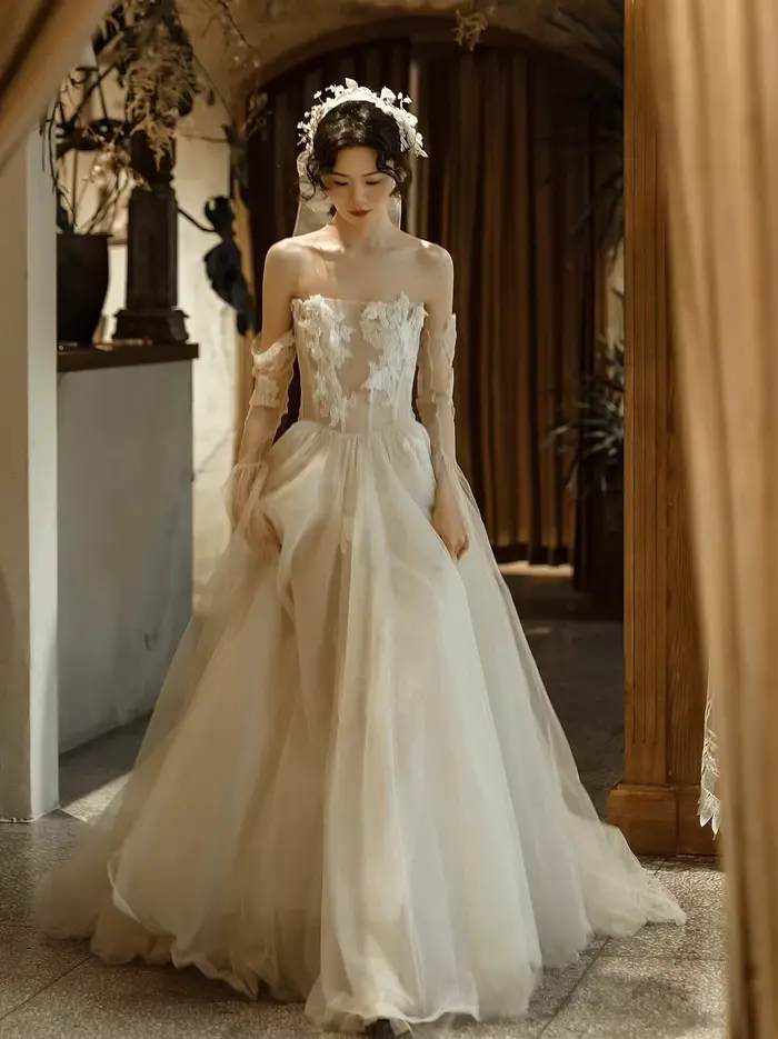 Robe de mariée légère en dentelle française