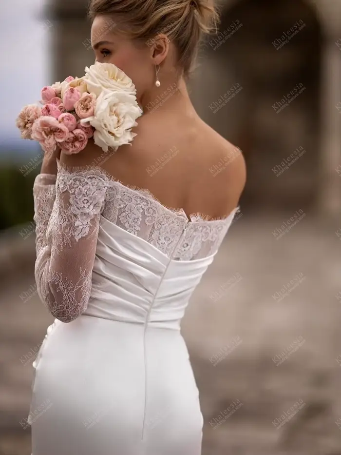 Robe de mariée sexy en satin avec appliques en dentelle