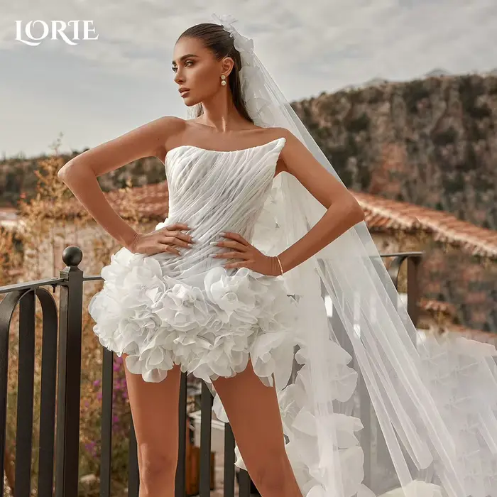 LORIE – robe de mariée courte élégante à fleurs 3D, boule froncée, brillante, sans bretelles, Illsio