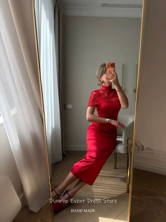 Robes de soirée mi-longues en satin rouge Dianruo avec cape en dentelle