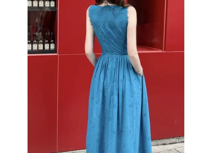 Robe de vacances en dentelle ajourée pour femmes, nouveau Style d'été 2026, tempérament doux, taille haute, effet amincissant