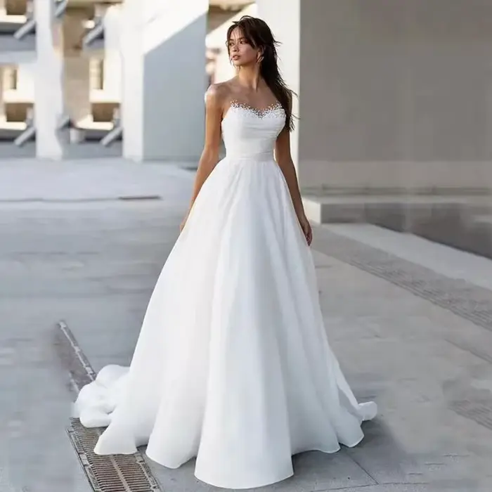 Robe de mariée sans bretelles avec perles à ongles