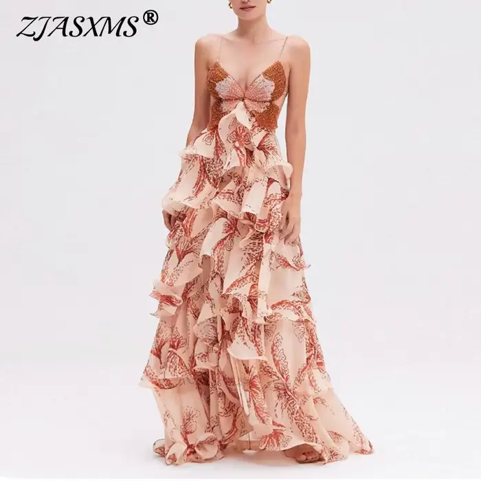 Robe longue plissée à volants