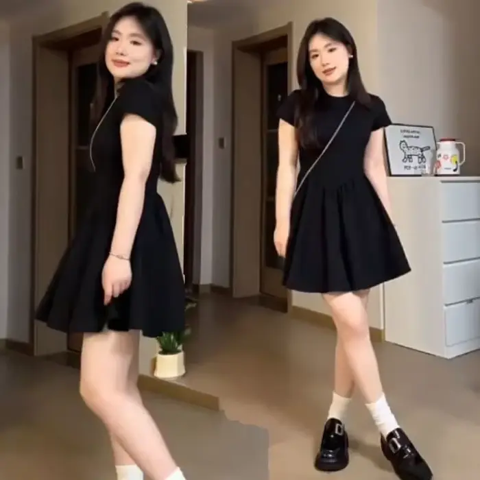 Mini-robe noire élégante en maille haut de gamme