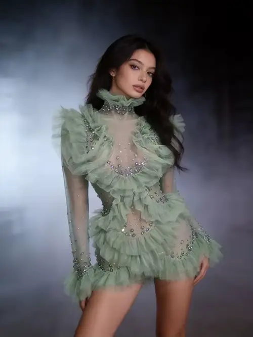 Robe moulante mini à manches longues en maille couleur menthe avec volants et paillettes brillantes pour femme