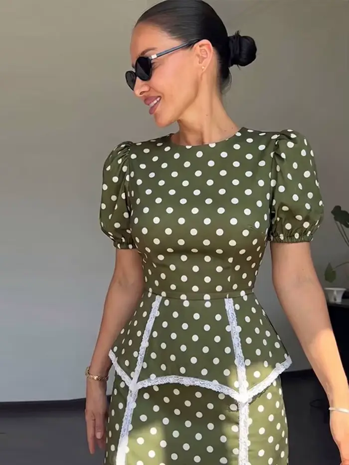 Ensemble deux pièces pour femme : Robe midi rétro élégante à pois avec haut à manches bouffantes et taille corset peplum