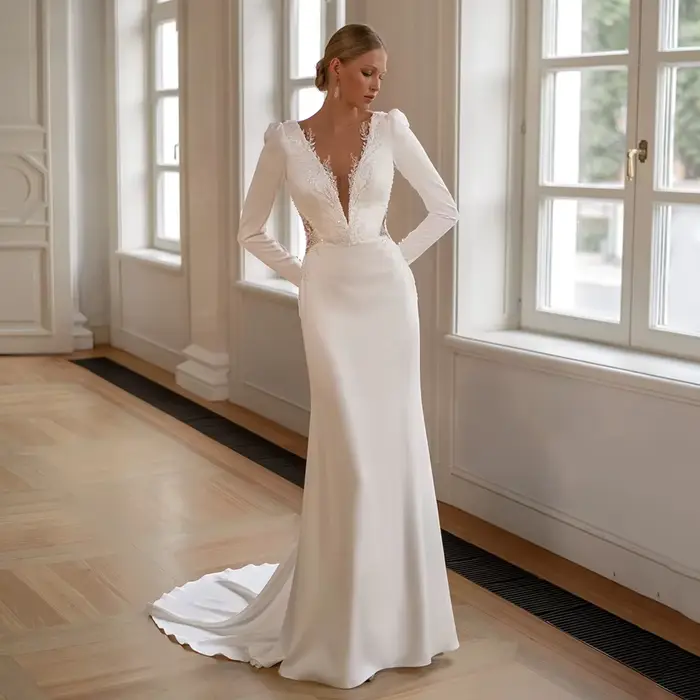 Robe de mariée sirène sexy personnalisée avec col en V profond, manches longues, appliques de perles et train de balayage pour cérémonie de mariage et occasions spéciales