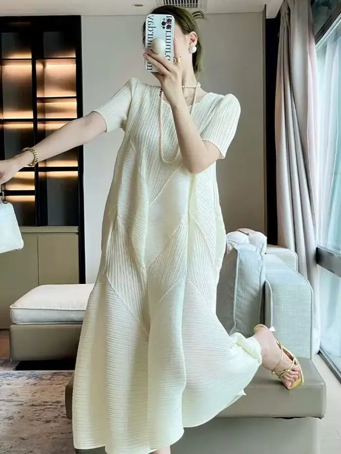 LANMREM robe plissée française pour femmes col rond manches courtes couleur unie robes décontractées mode féminine 2025 été nouveau 2DE415