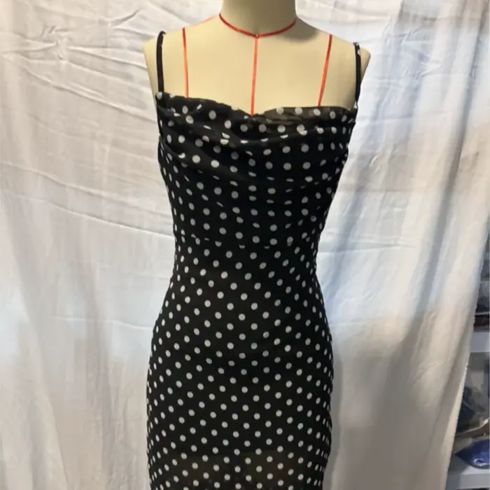 Robe à pois contrastants dos nu élégante sexy pour femmes occasions printemps été