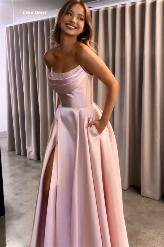 Robe de cocktail femelle satinée Lena Rose en microfibre et viscose pour soirée officielle avec soutien-gorge intégré et finition froncée pour femmes de tous les âges