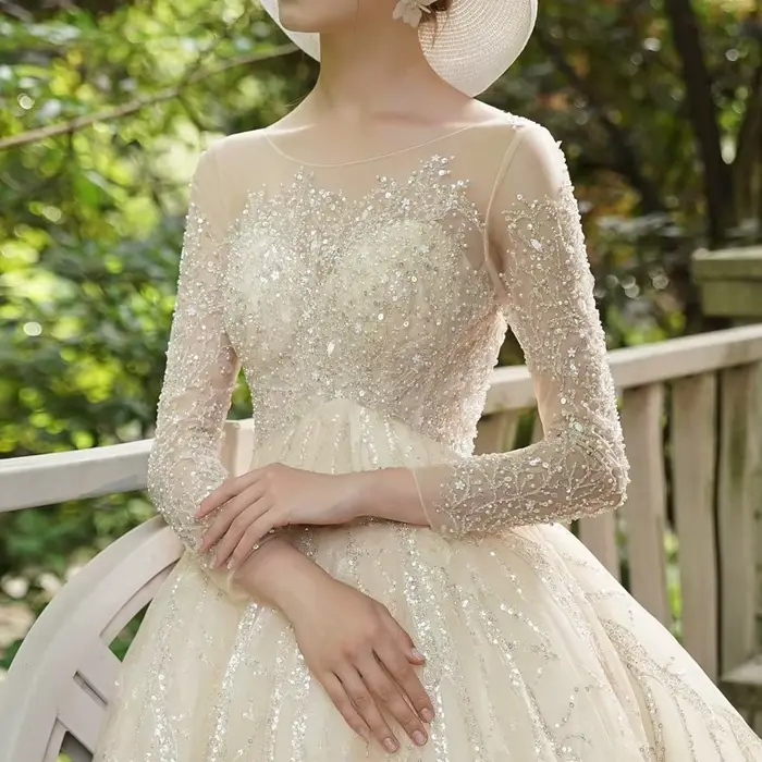 Robe de mariée à manches longues style forêt broderie de paillettes train détachable pour femmes enceintes occassions spéciales