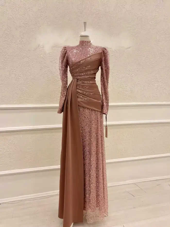 Robe de soirée élégante en rayonne et polyester avec paillettes vertes, silhouette sirène, tour de taille empire, soutien-gorge intégré, idéale pour les bals et cérémonies officielles