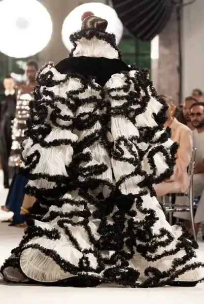 Robe longue plissée volumineuse pour femme