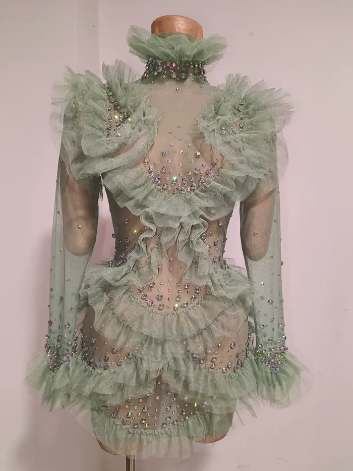 Robe moulante mini à manches longues en maille couleur menthe avec volants et paillettes brillantes pour femme
