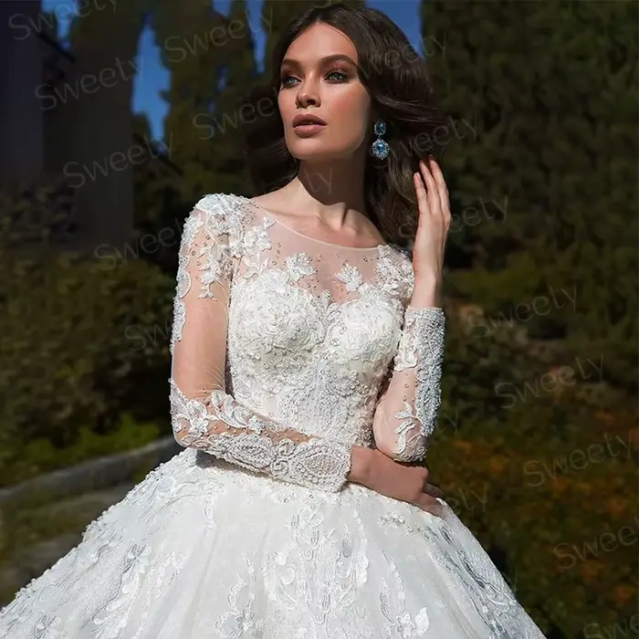 Robe de Mariée Glamour en Dentelle Brodée sur Filet