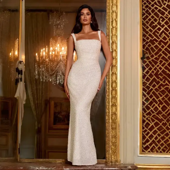 Robe longue sirène blanche à sequins
