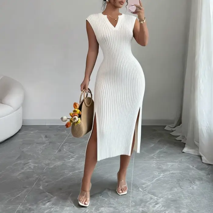 Robe longue moulante en maille blanche pour femme, col en V, sans manches, élastique, avec fente lat