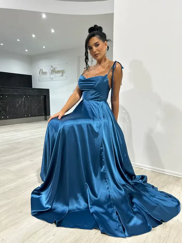 Robe de soirée longue en satin bleu marine pour femme