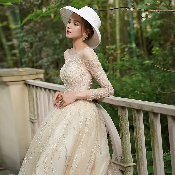 Robe de mariée à manches longues style forêt broderie de paillettes train détachable pour femmes enceintes occassions spéciales