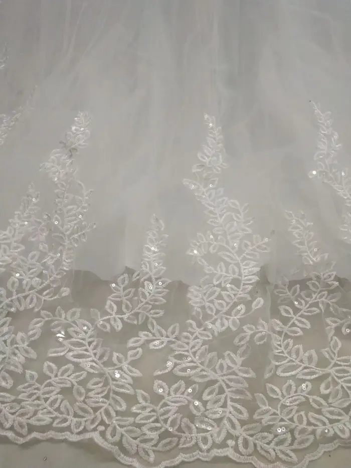 Robe de mariée princesse personnalisée en dentelle