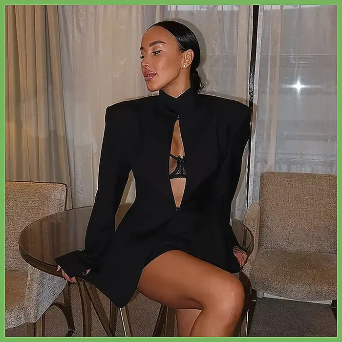 Robe blazer noire à découpes pour femme