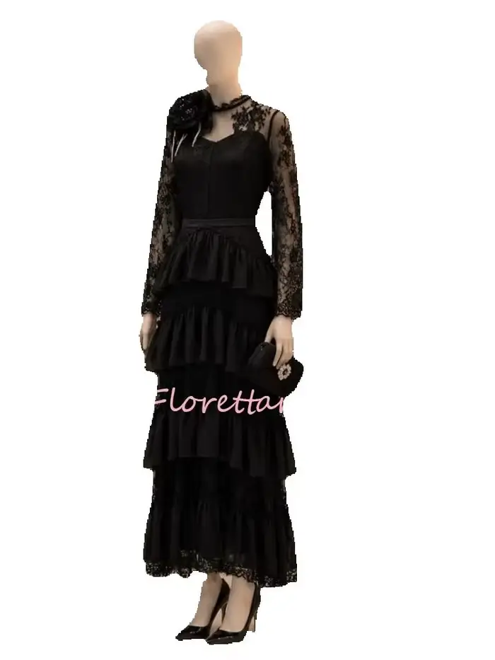 Robe de soirée vintage en dentelle noire coupe trapèze avec fleurs et soutien-gorge intégré pour bal de promo et soirées officielles