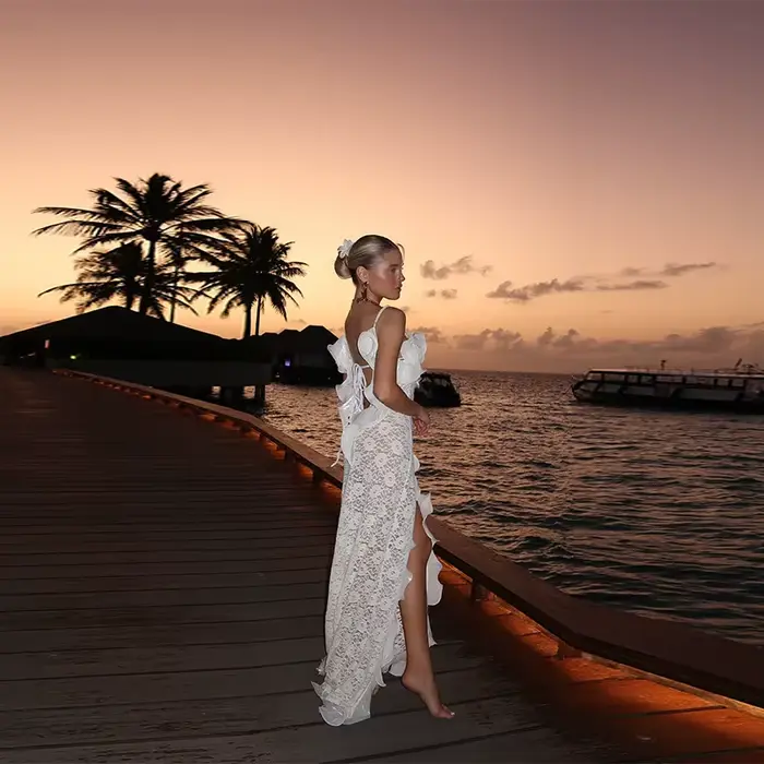 Robe longue de vacances en dentelle plissée