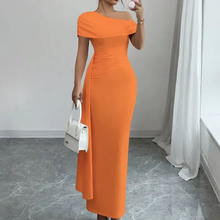 Robes pour femmes Printemps-Été 2026 Nouvelle Collection Couleur Unie Col Asymétrique Manches Courtes Coupe Ajustée Élégante Robe Longue