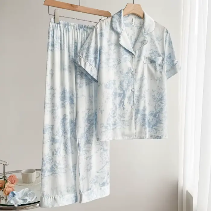 Ensemble de pyjama en satin soyeux pour femmes