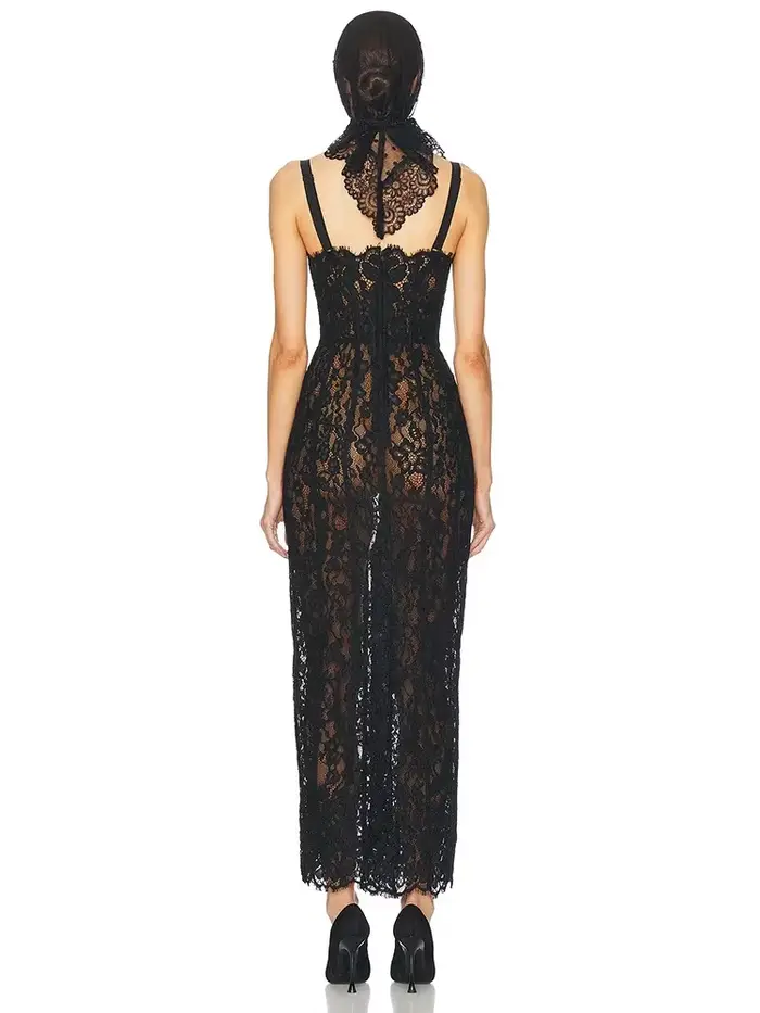 Robe longue en dentelle carrée
