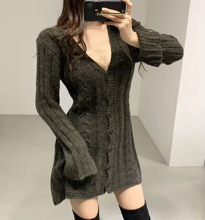 Robe pull pour femme tricotée en polyester avec décolleté en V et manches évasées pour automne-hiver occasions spéciales adolescents