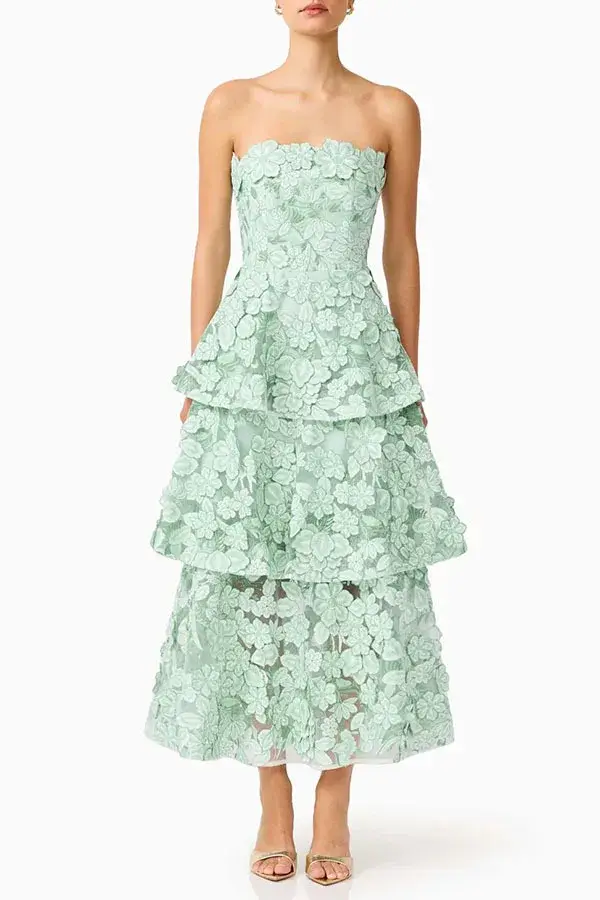 Robe midi élégante avec bordure en dentelle et bustier brodé pour femme, design floral 3D amincissant et tendance, pour diverses occasions spéciales