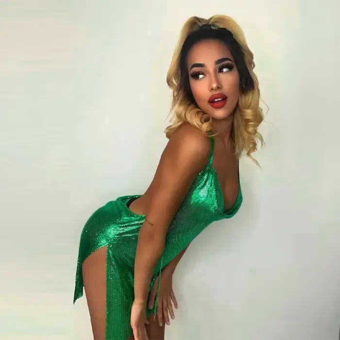 Robe courte élégante pour femmes, Sexy et à la mode, avec col suspendu, dos nu, bas de poitrine, pai