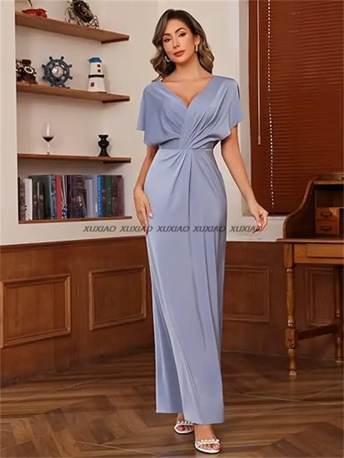Robe de mère de la mariée en satin brillant avec soutien-gorge intégré pour cérémonies de mariage et événements élégants