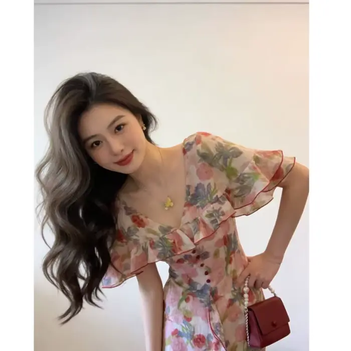 Robe longue à imprimé floral élégante et décontractée pour femmes, coupe cintrée, jupe évasée, col en V, manches courtes, saison printemps été