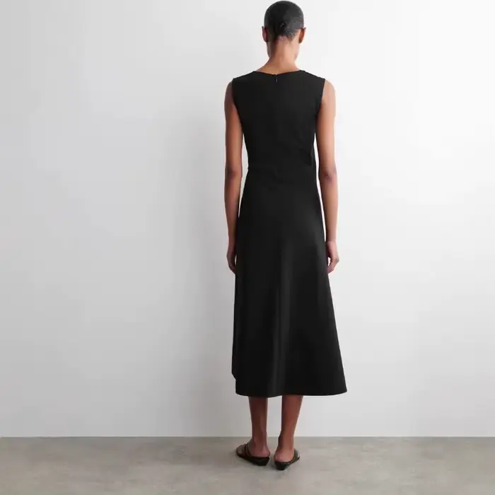 Robe longue noire en maille